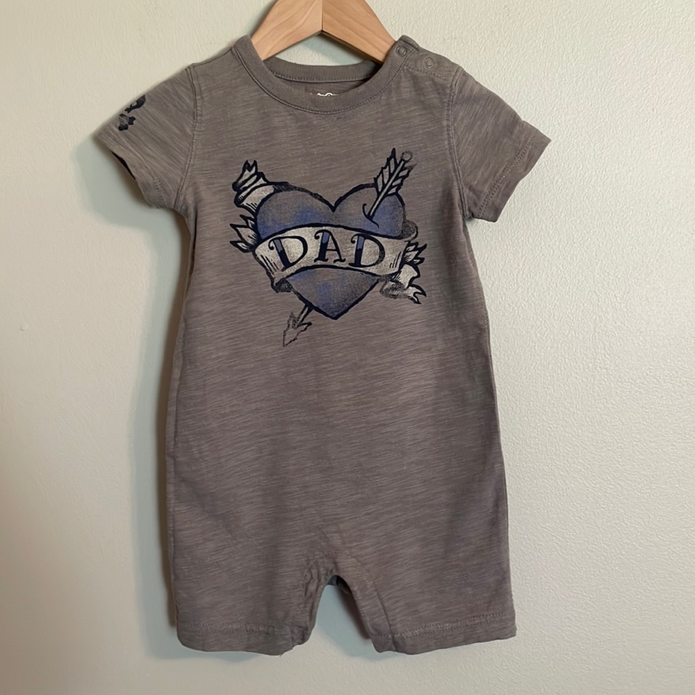 Baby Gap Grey “Dad” Edgy Graphic Romper Size 3-6 Months